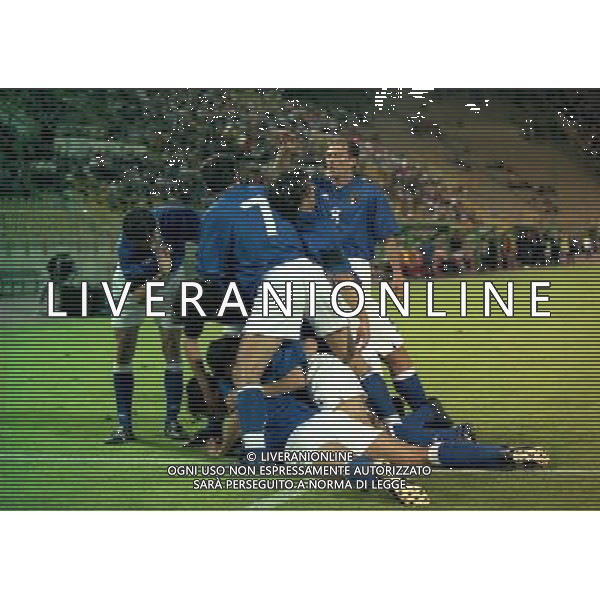 05-06 1999 BOLOGNA STADIO DALL\'ARA ITALIA GALLES NELLA FOTO ABBRACCI ITALIA AG ALDO LIVERANI SAS