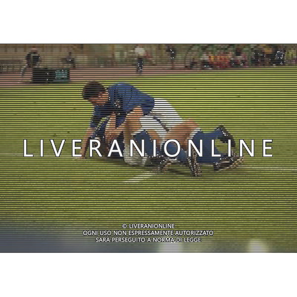 05-06 1999 BOLOGNA STADIO DALL\'ARA ITALIA GALLES NELLA FOTO ABBRACCI ITALIA AG ALDO LIVERANI SAS