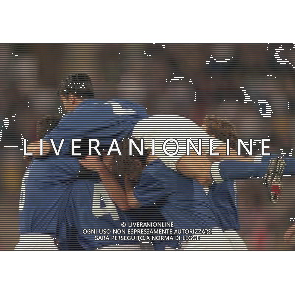 05-06 1999 BOLOGNA STADIO DALL\'ARA ITALIA GALLES NELLA FOTO ABBRACCI ITALIA AG ALDO LIVERANI SAS