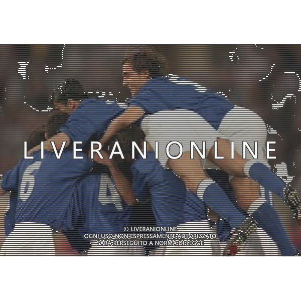 05-06 1999 BOLOGNA STADIO DALL\'ARA ITALIA GALLES NELLA FOTO ABBRACCI ITALIA AG ALDO LIVERANI SAS