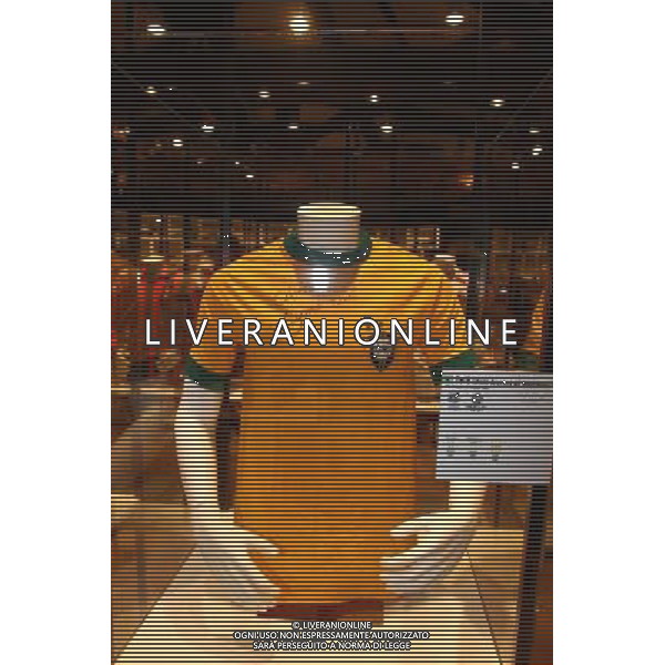 Milano, ( MI ) 15/12/2016 Galleria Vittorio Emanuele II, Inaugurazione Museo Internazionale del Calcio \' La Stringa d\'Oro \' Nella foto: Magliette dei calciatori - maglia Brasile Pele\' PH Lauro Montagnini / AGENZIA ALDO LIVERANI SAS