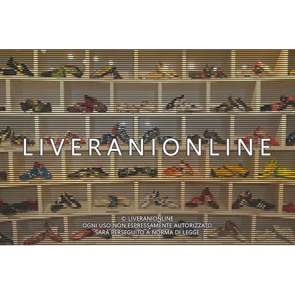 Milano, ( MI ) 15/12/2016 Galleria Vittorio Emanuele II, Inaugurazione Museo Internazionale del Calcio \' La Stringa d\'Oro \' Nella foto: Le scarpe da calcio dei giocatori PH Lauro Montagnini / AGENZIA ALDO LIVERANI SAS