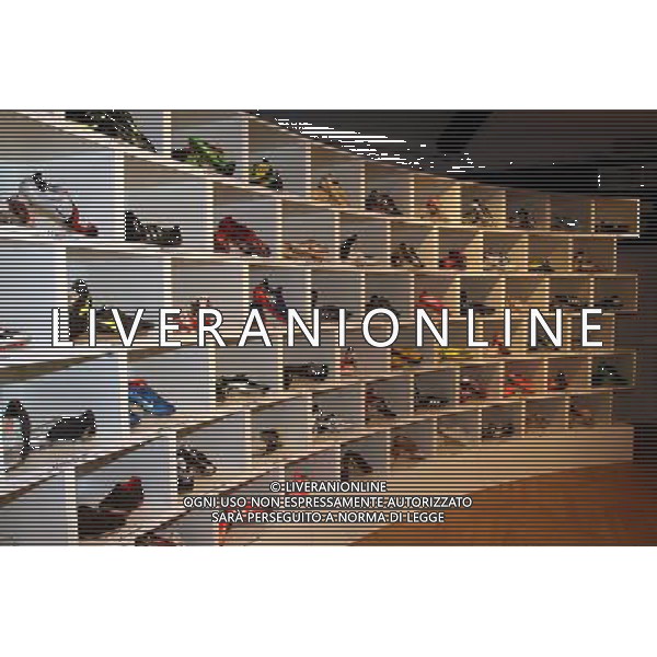 Milano, ( MI ) 15/12/2016 Galleria Vittorio Emanuele II, Inaugurazione Museo Internazionale del Calcio \' La Stringa d\'Oro \' Nella foto: Le scarpe da calcio dei giocatori PH Lauro Montagnini / AGENZIA ALDO LIVERANI SAS