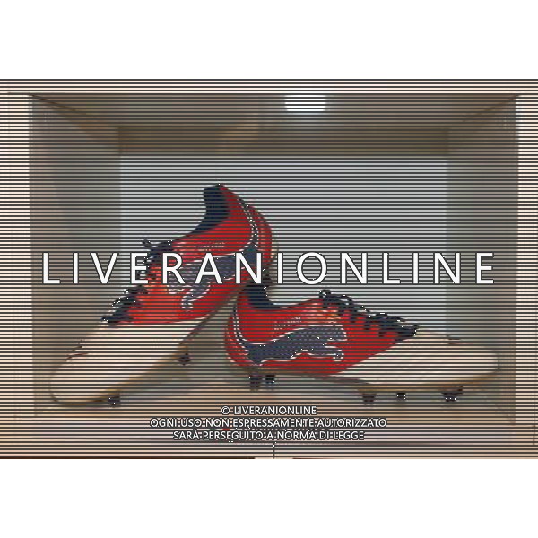 Milano, ( MI ) 15/12/2016 Galleria Vittorio Emanuele II, Inaugurazione Museo Internazionale del Calcio \' La Stringa d\'Oro \' Nella foto: Le scarpe di Gianluigi Buffon (scarpini) PH Lauro Montagnini / AGENZIA ALDO LIVERANI SAS