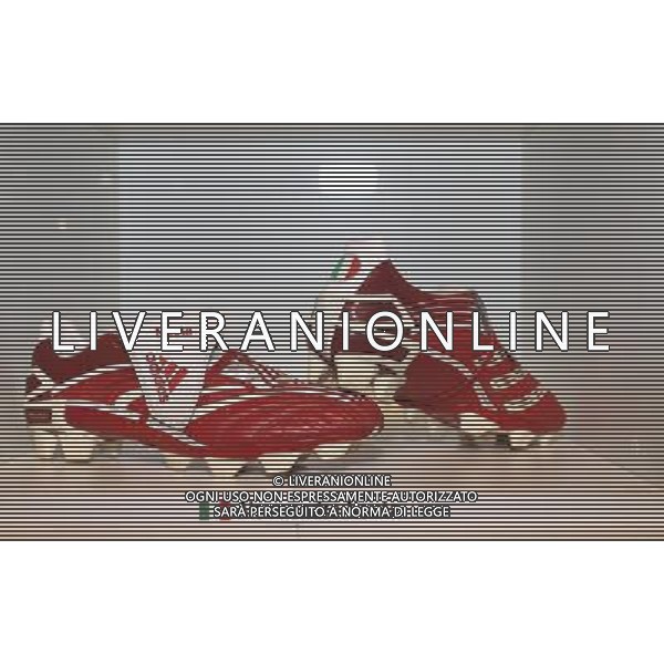 Milano, ( MI ) 15/12/2016 Galleria Vittorio Emanuele II, Inaugurazione Museo Internazionale del Calcio \' La Stringa d\'Oro \' Nella foto: Le scarpe di Alessandro Nesta (scarpini) PH Lauro Montagnini / AGENZIA ALDO LIVERANI SAS