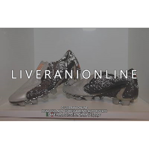 Milano, ( MI ) 15/12/2016 Galleria Vittorio Emanuele II, Inaugurazione Museo Internazionale del Calcio \' La Stringa d\'Oro \' Nella foto: Le scarpe di Alessandro Del Piero (scarpini) PH Lauro Montagnini / AGENZIA ALDO LIVERANI SAS