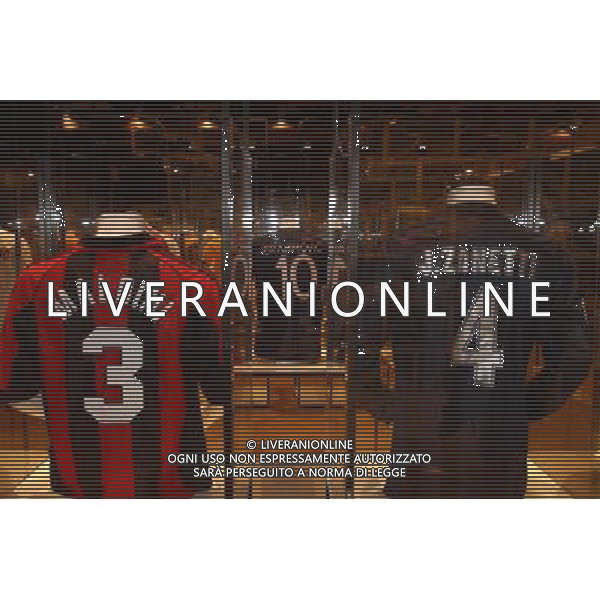 Milano, ( MI ) 15/12/2016 Galleria Vittorio Emanuele II, Inaugurazione Museo Internazionale del Calcio \' La Stringa d\'Oro \' Nella foto: Magliette dei calciatori Maldini e Zanetti PH Lauro Montagnini / AGENZIA ALDO LIVERANI SAS