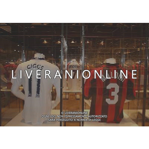 Milano, ( MI ) 15/12/2016 Galleria Vittorio Emanuele II, Inaugurazione Museo Internazionale del Calcio \' La Stringa d\'Oro \' Nella foto: Magliette dei calciatori - Giggs e Maldini PH Lauro Montagnini / AGENZIA ALDO LIVERANI SAS