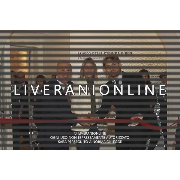 Milano, ( MI ) 15/12/2016 Galleria Vittorio Emanuele II, Inaugurazione Museo Internazionale del Calcio \' La Stringa d\'Oro \' Nella foto: Alessandro Rosso Group, Roberta Guarnieri assessore al Turismo, Sport e Qualita\' della vita e Federico Enrichetti al taglio del nastro PH Lauro Montagnini / AGENZIA ALDO LIVERANI SAS