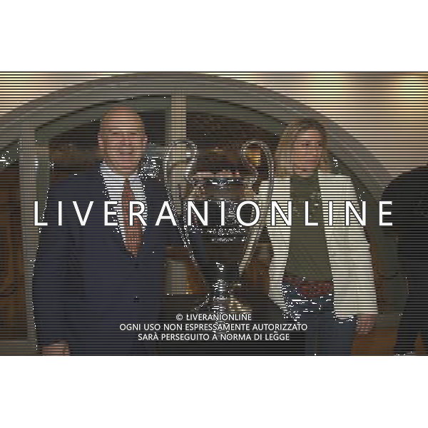 Milano, ( MI ) 15/12/2016 Galleria Vittorio Emanuele II, Inaugurazione Museo Internazionale del Calcio \' La Stringa d\'Oro \' Nella foto: Alessandro Rosso Group, Roberta Guarnieri assessore al Turismo, Sport e la coppa della Champions League - Coppa Campioni PH Lauro Montagnini / AGENZIA ALDO LIVERANI SAS