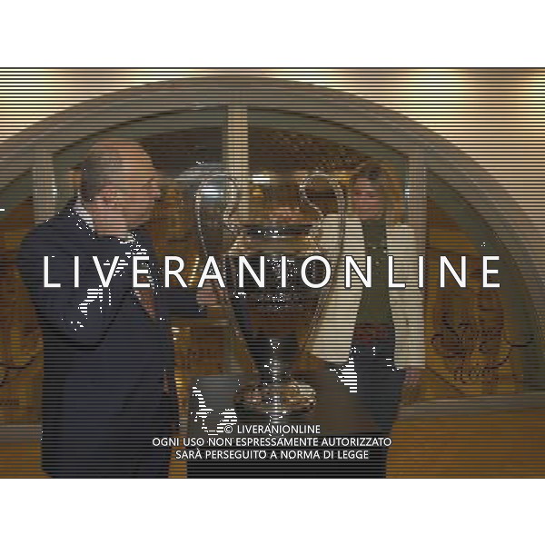 Milano, ( MI ) 15/12/2016 Galleria Vittorio Emanuele II, Inaugurazione Museo Internazionale del Calcio \' La Stringa d\'Oro \' Nella foto: Alessandro Rosso Group, Roberta Guarnieri assessore al Turismo, Sport e la coppa della Champions League - Coppa Campioni PH Lauro Montagnini / AGENZIA ALDO LIVERANI SAS