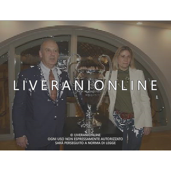 Milano, ( MI ) 15/12/2016 Galleria Vittorio Emanuele II, Inaugurazione Museo Internazionale del Calcio \' La Stringa d\'Oro \' Nella foto: Alessandro Rosso Group, Roberta Guarnieri assessore al Turismo, Sport e la coppa della Champions League PH Lauro Montagnini / AGENZIA ALDO LIVERANI SAS