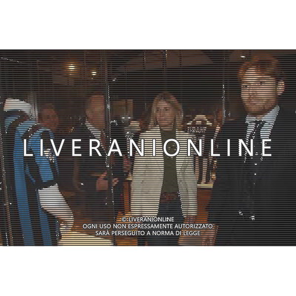 Milano, ( MI ) 15/12/2016 Galleria Vittorio Emanuele II, Inaugurazione Museo Internazionale del Calcio \' La Stringa d\'Oro \' Nella foto: Roberta Guarnieri assessore al Turismo, Sport e Qualita\' della vita e Federico Enrichetti mentre visitano il museo PH Lauro Montagnini / AGENZIA ALDO LIVERANI SAS