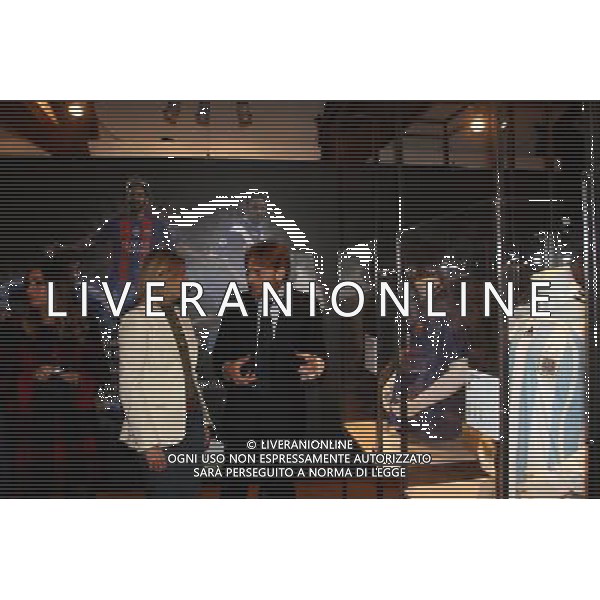 Milano, ( MI ) 15/12/2016 Galleria Vittorio Emanuele II, Inaugurazione Museo Internazionale del Calcio \' La Stringa d\'Oro \' Nella foto: Roberta Guarnieri assessore al Turismo, Sport e Qualita\' della vita e Federico Enrichetti mentre visitano il museo PH Lauro Montagnini / AGENZIA ALDO LIVERANI SAS
