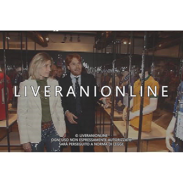 Milano, ( MI ) 15/12/2016 Galleria Vittorio Emanuele II, Inaugurazione Museo Internazionale del Calcio \' La Stringa d\'Oro \' Nella foto: Roberta Guarnieri assessore al Turismo, Sport e Qualita\' della vita e Federico Enrichetti mentre visitano il museo PH Lauro Montagnini / AGENZIA ALDO LIVERANI SAS