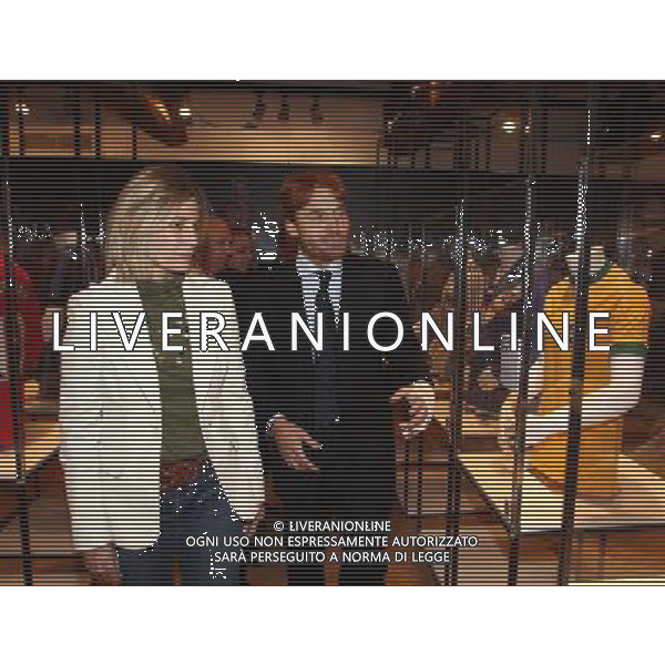 Milano, ( MI ) 15/12/2016 Galleria Vittorio Emanuele II, Inaugurazione Museo Internazionale del Calcio \' La Stringa d\'Oro \' Nella foto: Roberta Guarnieri assessore al Turismo, Sport e Qualita\' della vita e Federico Enrichetti mentre visitano il museo PH Lauro Montagnini / AGENZIA ALDO LIVERANI SAS