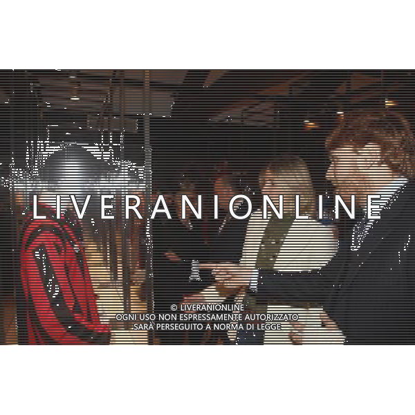 Milano, ( MI ) 15/12/2016 Galleria Vittorio Emanuele II, Inaugurazione Museo Internazionale del Calcio \' La Stringa d\'Oro \' Nella foto: Roberta Guarnieri assessore al Turismo, Sport e Qualita\' della vita e Federico Enrichetti mentre visitano il museo PH Lauro Montagnini / AGENZIA ALDO LIVERANI SAS