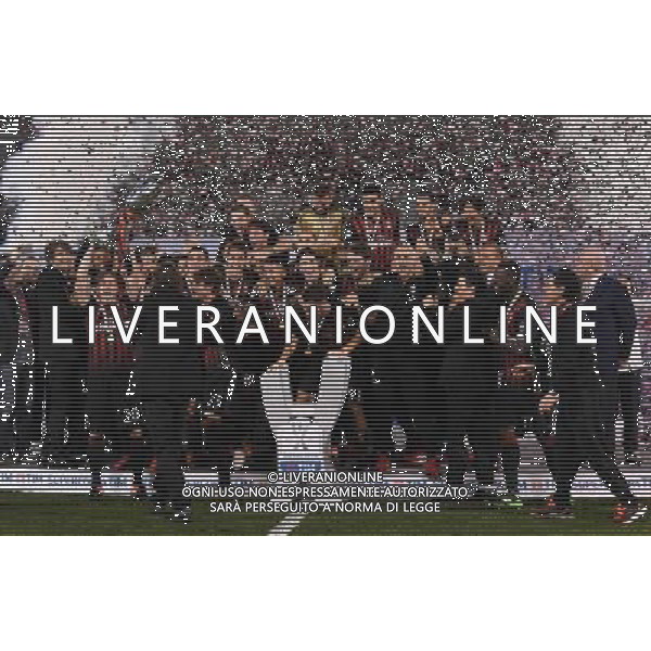 Supercoppa Italiana TIM 2016 Doha (Qatar) - 23.12.2016 Juventus-Milan Nella Foto:Premiazione Ignazio Abate alza la coppa /Ag. Aldo Liverani