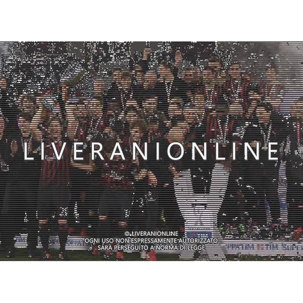 Supercoppa Italiana TIM 2016 Doha (Qatar) - 23.12.2016 Juventus-Milan Nella Foto:Premiazione Ignazio Abate alza la coppa /Ag. Aldo Liverani