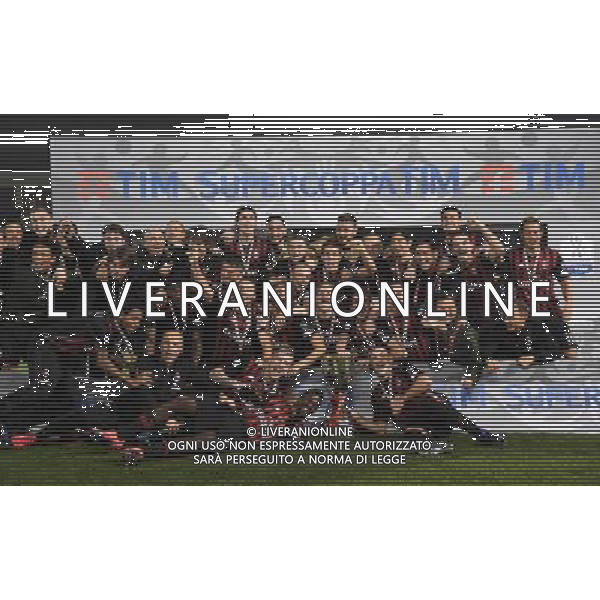 Supercoppa Italiana TIM 2016 Doha (Qatar) - 23.12.2016 Juventus-Milan Nella Foto: Foto di gruppo dei giocatori del Milan con la coppa /Ag. Aldo Liverani