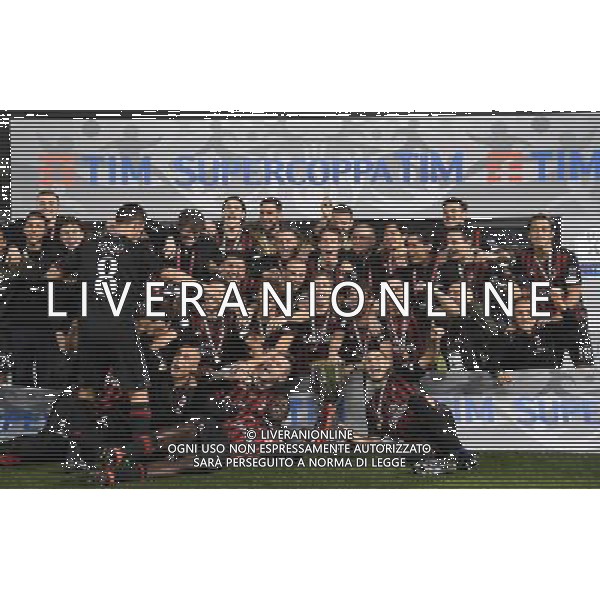Supercoppa Italiana TIM 2016 Doha (Qatar) - 23.12.2016 Juventus-Milan Nella Foto:Foto di Gruppo dei giocatori del milan con la coppa /Ag. Aldo Liverani
