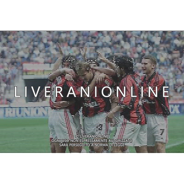 MILANO 30-04-2000 CAMPIONATO DI SERIE A MILAN PIACENZA NELLA FOTO ESULTANZA MILAN DFP-AG ALDO LIVERANI SAS