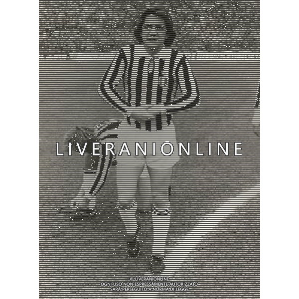 ARCHIVIO Roberto Boninsegna detto Bonimba (Mantova, 13 novembre 1943)  un ex calciatore e allenatore di calcio italiano. ricopriva il ruolo di centravanti. alla Juventus, con cui disput˜ le stagioni 1976/77, 1977/78 e 1978/79 scendendo in campo complessivamente in 94 occasioni (58 in A, 17 in Coppa Italia e 19 in Europa) segnando 35 reti (22 in A, 6 in Coppa Italia e 7 in Europa). Con la Vecchia Signora Boninsegna vinse due campionati, una Coppa Italia e una Coppa Uefa nel 1976-77. Con la maglia della nazionale, vestita per la prima volta nel 1967, arriv˜ a disputare la finale dei mondiali del 1970, segnando la rete del pareggio al gol di PelŽ. La partitˆ finirˆ poi 4-1 per il Brasile. In totale colleziona 22 presenze e 9 reti in azzurro. ph.archivio agenzia aldo liverani sas