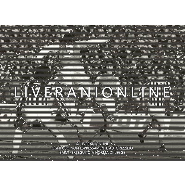 ARCHIVIO Roberto Boninsegna detto Bonimba (Mantova, 13 novembre 1943)  un ex calciatore e allenatore di calcio italiano. ricopriva il ruolo di centravanti. alla Juventus, con cui disput˜ le stagioni 1976/77, 1977/78 e 1978/79 scendendo in campo complessivamente in 94 occasioni (58 in A, 17 in Coppa Italia e 19 in Europa) segnando 35 reti (22 in A, 6 in Coppa Italia e 7 in Europa). Con la Vecchia Signora Boninsegna vinse due campionati, una Coppa Italia e una Coppa Uefa nel 1976-77. Con la maglia della nazionale, vestita per la prima volta nel 1967, arriv˜ a disputare la finale dei mondiali del 1970, segnando la rete del pareggio al gol di PelŽ. La partitˆ finirˆ poi 4-1 per il Brasile. In totale colleziona 22 presenze e 9 reti in azzurro. ph.archivio agenzia aldo liverani sas