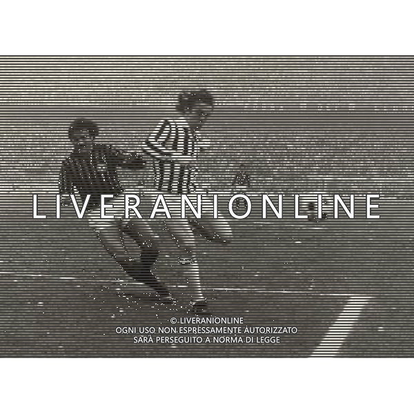 ARCHIVIO Roberto Boninsegna detto Bonimba (Mantova, 13 novembre 1943)  un ex calciatore e allenatore di calcio italiano. ricopriva il ruolo di centravanti. alla Juventus, con cui disput˜ le stagioni 1976/77, 1977/78 e 1978/79 scendendo in campo complessivamente in 94 occasioni (58 in A, 17 in Coppa Italia e 19 in Europa) segnando 35 reti (22 in A, 6 in Coppa Italia e 7 in Europa). Con la Vecchia Signora Boninsegna vinse due campionati, una Coppa Italia e una Coppa Uefa nel 1976-77. Con la maglia della nazionale, vestita per la prima volta nel 1967, arriv˜ a disputare la finale dei mondiali del 1970, segnando la rete del pareggio al gol di PelŽ. La partitˆ finirˆ poi 4-1 per il Brasile. In totale colleziona 22 presenze e 9 reti in azzurro. ph.archivio agenzia aldo liverani sas