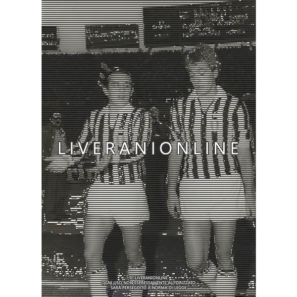 ARCHIVIO Roberto Boninsegna detto Bonimba (Mantova, 13 novembre 1943)  un ex calciatore e allenatore di calcio italiano. ricopriva il ruolo di centravanti. alla Juventus, con cui disput˜ le stagioni 1976/77, 1977/78 e 1978/79 scendendo in campo complessivamente in 94 occasioni (58 in A, 17 in Coppa Italia e 19 in Europa) segnando 35 reti (22 in A, 6 in Coppa Italia e 7 in Europa). Con la Vecchia Signora Boninsegna vinse due campionati, una Coppa Italia e una Coppa Uefa nel 1976-77. Con la maglia della nazionale, vestita per la prima volta nel 1967, arriv˜ a disputare la finale dei mondiali del 1970, segnando la rete del pareggio al gol di PelŽ. La partitˆ finirˆ poi 4-1 per il Brasile. In totale colleziona 22 presenze e 9 reti in azzurro. ph.archivio agenzia aldo liverani sas