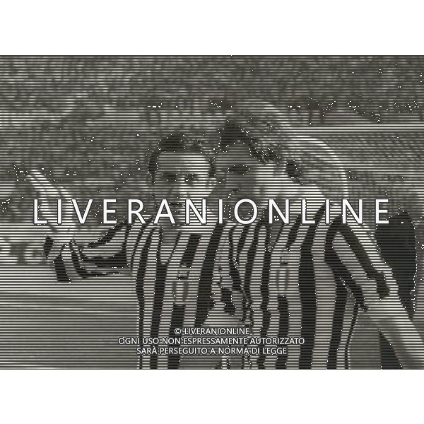 ARCHIVIO Roberto Boninsegna detto Bonimba (Mantova, 13 novembre 1943)  un ex calciatore e allenatore di calcio italiano. ricopriva il ruolo di centravanti. alla Juventus, con cui disput˜ le stagioni 1976/77, 1977/78 e 1978/79 scendendo in campo complessivamente in 94 occasioni (58 in A, 17 in Coppa Italia e 19 in Europa) segnando 35 reti (22 in A, 6 in Coppa Italia e 7 in Europa). Con la Vecchia Signora Boninsegna vinse due campionati, una Coppa Italia e una Coppa Uefa nel 1976-77. Con la maglia della nazionale, vestita per la prima volta nel 1967, arriv˜ a disputare la finale dei mondiali del 1970, segnando la rete del pareggio al gol di PelŽ. La partitˆ finirˆ poi 4-1 per il Brasile. In totale colleziona 22 presenze e 9 reti in azzurro. ph.archivio agenzia aldo liverani sas