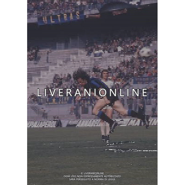 RETROSPETTIVA ROBERTO BONINSEGNA CALCIATORE NELLA FOTO ROBERTO BONINSEGNA CON LA MAGLIA DELL\'INTER AG ALDO LIVERANI SAS