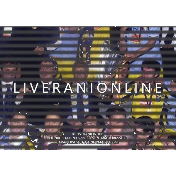RETROSPETTIVA SERGIO CRAGNOTTI INDUSTRIALE E PRESIDENTE DELLA LAZIO CALCIO NELLA FOTO SERGIO CRAGNOTTI CON LA COPPA DELLE COPPE AG ALDO LIVERANI SAS