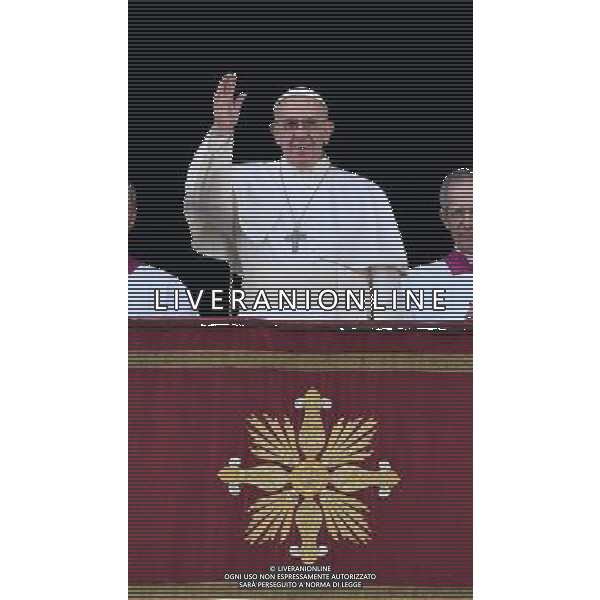 Messaggio natalizio e benedizione Urbi et Orbi - Citta\' del Vaticano - 25.12.2016 - Piazza San Pietro - nella foto: Papa Francesco / Ph. Corradetti-Ag. Aldo Liverani