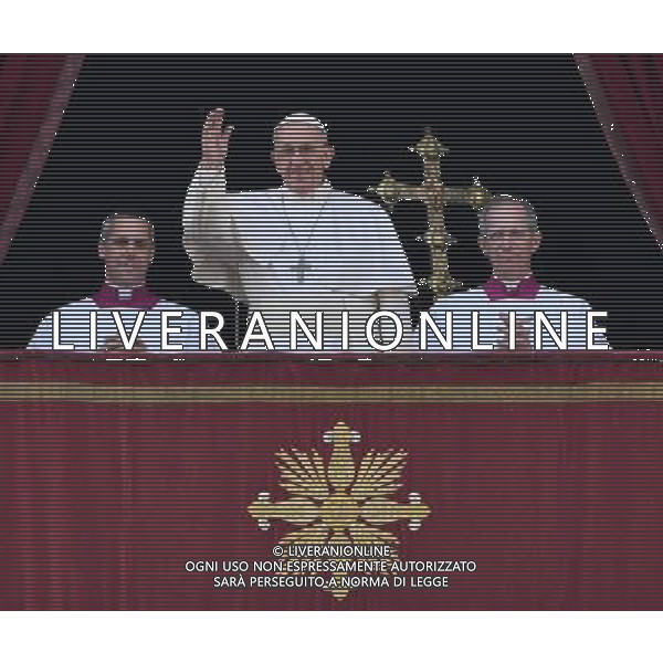 Messaggio natalizio e benedizione Urbi et Orbi - Citta\' del Vaticano - 25.12.2016 - Piazza San Pietro - nella foto: Papa Francesco / Ph. Corradetti-Ag. Aldo Liverani