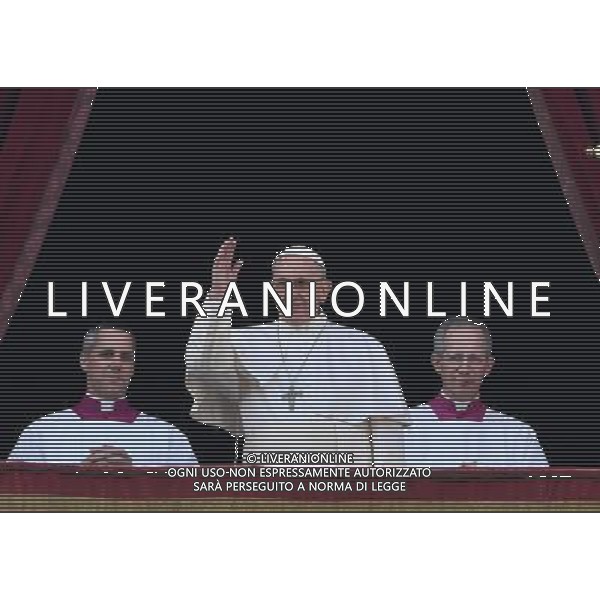 Messaggio natalizio e benedizione Urbi et Orbi - Citta\' del Vaticano - 25.12.2016 - Piazza San Pietro - nella foto: Papa Francesco / Ph. Corradetti-Ag. Aldo Liverani