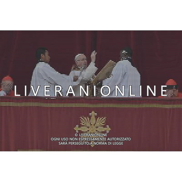 Messaggio natalizio e benedizione Urbi et Orbi - Citta\' del Vaticano - 25.12.2016 - Piazza San Pietro - nella foto: Papa Francesco / Ph. Corradetti-Ag. Aldo Liverani
