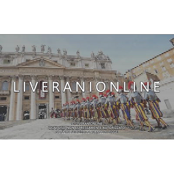 Messaggio natalizio e benedizione Urbi et Orbi - Citta\' del Vaticano - 25.12.2016 - Piazza San Pietro - nella foto: Guardie Svizzere / Ph. Corradetti-Ag. Aldo Liverani