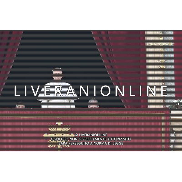 Messaggio natalizio e benedizione Urbi et Orbi - Citta\' del Vaticano - 25.12.2016 - Piazza San Pietro - nella foto: Papa Francesco / Ph. Corradetti-Ag. Aldo Liverani