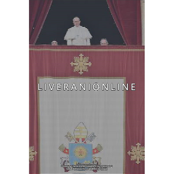 Messaggio natalizio e benedizione Urbi et Orbi - Citta\' del Vaticano - 25.12.2016 - Piazza San Pietro - nella foto: Papa Francesco / Ph. Corradetti-Ag. Aldo Liverani