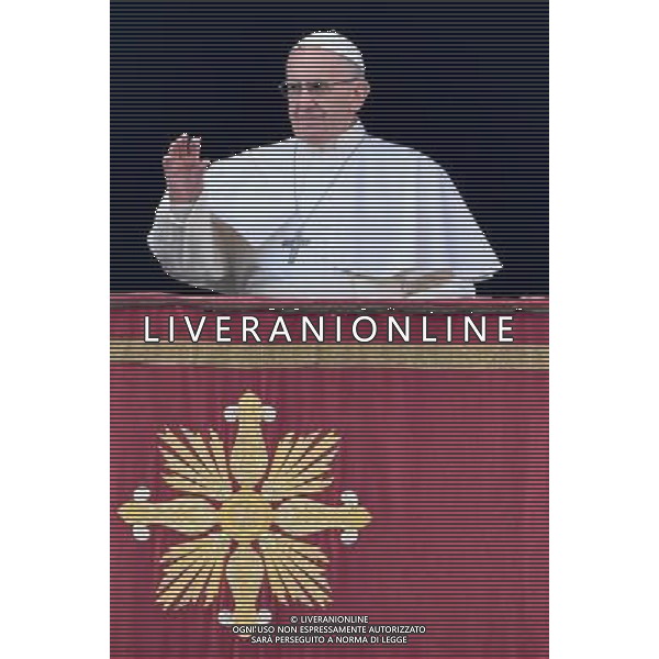 Messaggio natalizio e benedizione Urbi et Orbi - Citta\' del Vaticano - 25.12.2016 - Piazza San Pietro - nella foto: Papa Francesco / Ph. Corradetti-Ag. Aldo Liverani