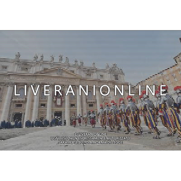 Messaggio natalizio e benedizione Urbi et Orbi - Citta\' del Vaticano - 25.12.2016 - Piazza San Pietro - nella foto: Guardie Svizzere / Ph. Corradetti-Ag. Aldo Liverani