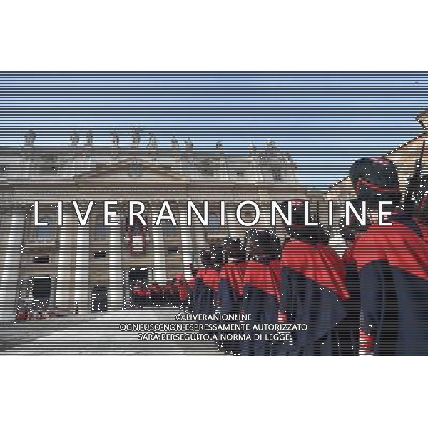 Messaggio natalizio e benedizione Urbi et Orbi - Citta\' del Vaticano - 25.12.2016 - Piazza San Pietro - nella foto: La banda dei Carabinieri si schiera sul sagrato della Basilica San Pietro / Ph. Corradetti-Ag. Aldo Liverani