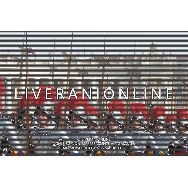 Messaggio natalizio e benedizione Urbi et Orbi - Citta\' del Vaticano - 25.12.2016 - Piazza San Pietro - nella foto: Guardie Svizzere / Ph. Corradetti-Ag. Aldo Liverani