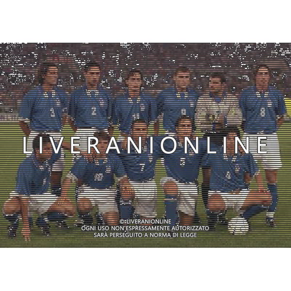 11-10-1997 ROMA-QUALIFICAZIONI AI MONDIALI FRANCIA 98 ITALIA-INGHILTERRA NELLA FOTO FORMAZIONE NAZIONALE ITALIANA DA SIN IN PIEDI PAOLO MALDINI-ALESSANDRO NESTA-FILIPPO INZAGHI-CHRISTIAN VIERI-ANGELO PERUZZI-DINO BAGGIO SED SIN. ALESSANDRO COSTACURTA-GIANFRANCO ZOLA-ANGELO DI LIVIO-FABIO CANNAVARO-DEMETRIO ALBERTINI AG ALDO LIVERANI SAS