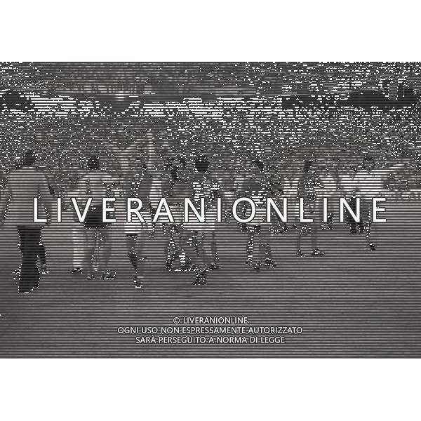 1982 MONDIALI DI CALCIO SPAGNA- ITALIA GERMANIA FINALE NELLA FOTO I GIOCATORI ITALIANI FESTEGGIANO LA COPPA AG ALDO LIVERANI SAS