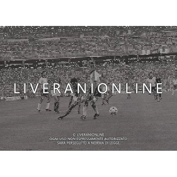 1982 MONDIALI DI CALCIO SPAGNA- ITALIA GERMANIA FINALE NELLA FOTO CLAUDIO GENTILE E PIERRE LITTBARSKI AG ALDO LIVERANI SAS