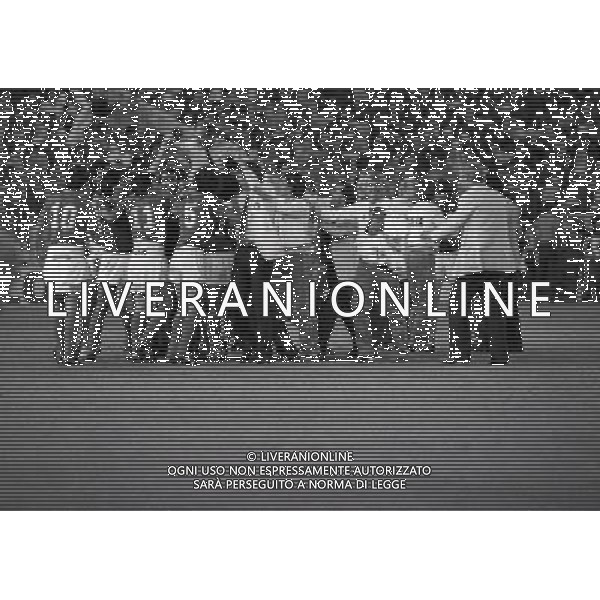 1982 MONDIALI DI CALCIO SPAGNA- ITALIA GERMANIA FINALE NELLA FOTO BEARZOT ENZO PORTATO IN TRIONFO A FINE GARA AG ALDO LIVERANI SAS