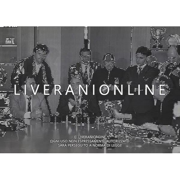 1995 MILANO CONFERENZA STAMPA DEL PRESIDENTE DELL\'INTER ERNESTO PELLEGRINI CHE HA CEDUTO LA SOCIETA INTER A MASSIMO MORATTI CON IL FRATELLO GIORDANO PELLEGRINI AG ALDO LIVERANI SAS