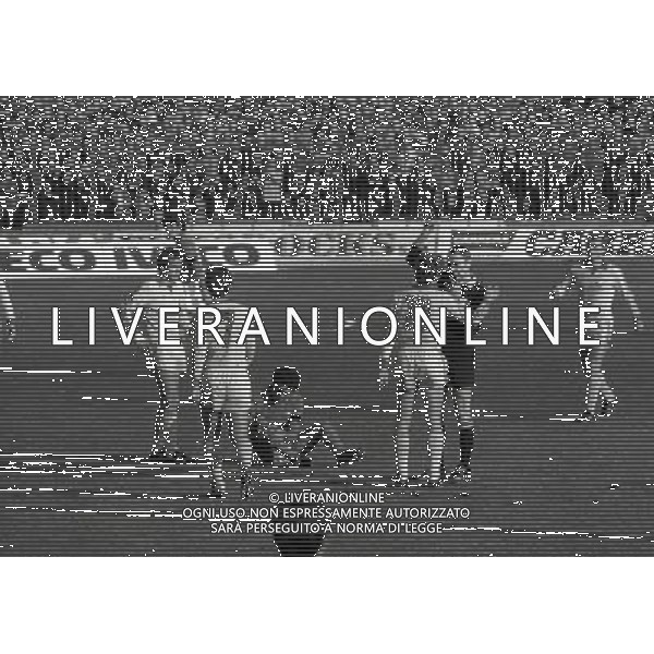 04-12- 1982 FIRENZE ITALIA ROMANIA QUALIFICAZIONI EUROPEI NELLA FOTO ARBITRO KONRATH AG ALDO LIVERANI SAS